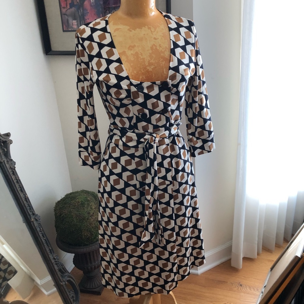 Diane von Furstenberg 100% Silk vintage geometric Dress